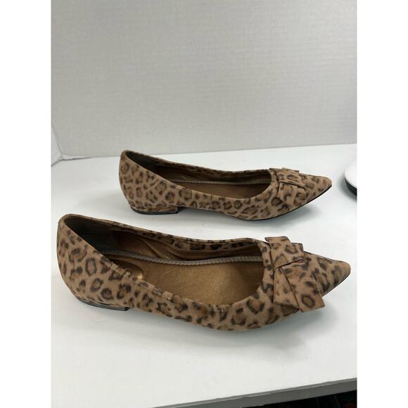 Me Too Paige Leather Leopard Pointy Toe Bow Flat Size 7M - Picture 4 of 9